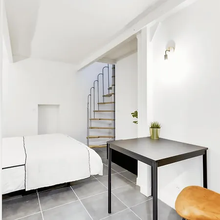 Apartment Convinient Souplex Basement 5mn Near Metro And Montmartre *