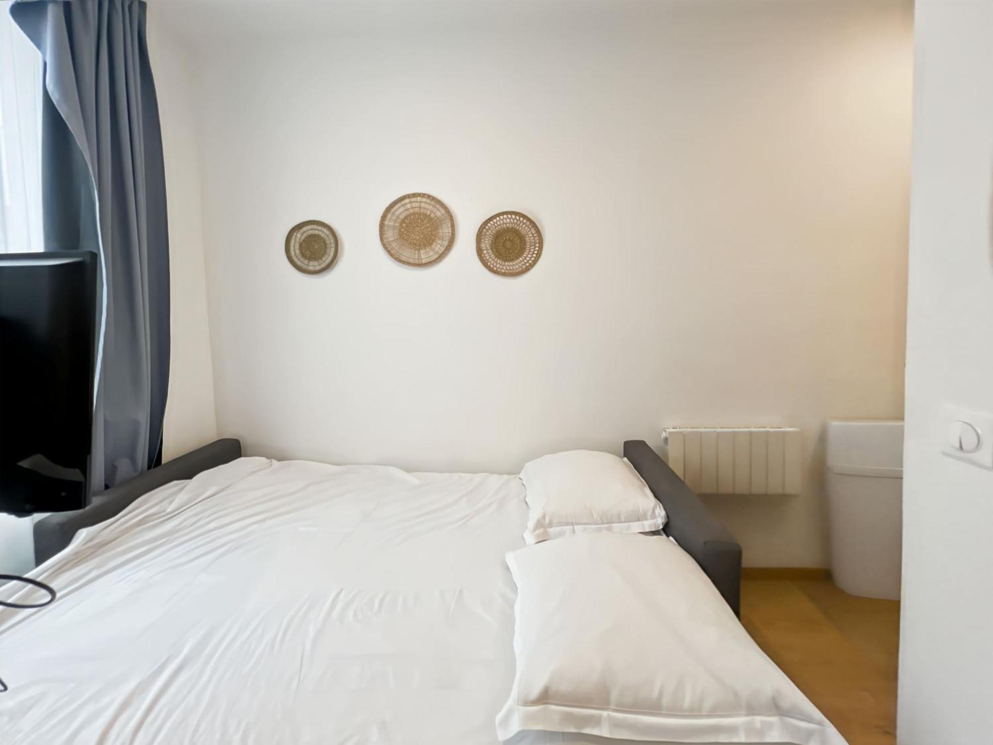 Apartment Convinient Souplex Basement 5mn Near Metro And Montmartre *